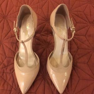 Nine West Nude patent leather heels! 👠